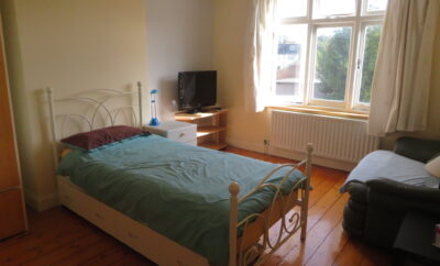 7 mins from Churchill Theatre & Bromley South Station. Double Room – Single Bed. Only 7 minute Walk Away